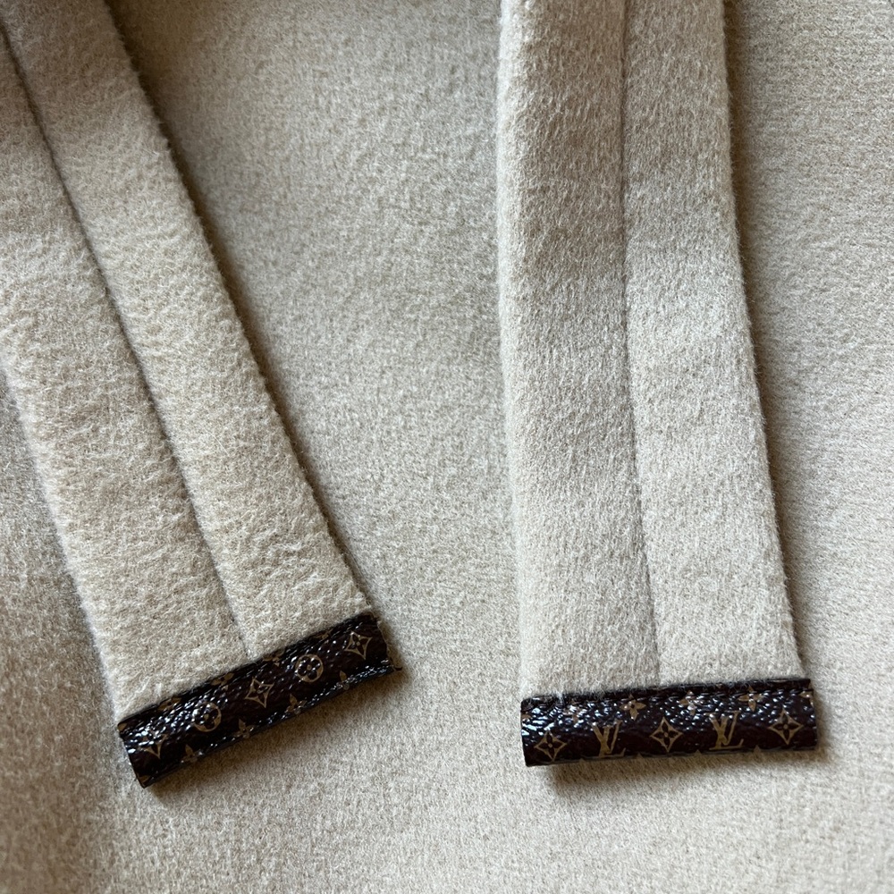 Louis Vuitton Beige Camel Wool wrap coat $7500 retail - Picture 4 of 8